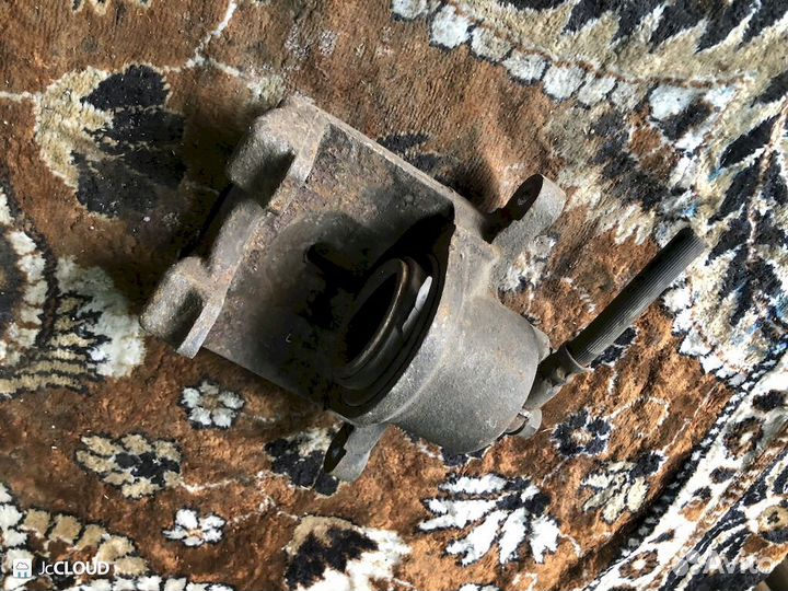 Суппорт на toyota funcargo NCP20