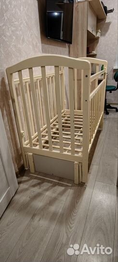 Детская кроватка с продольным маятником