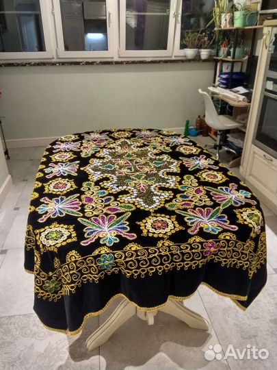 Узбекская бархатная скатерть