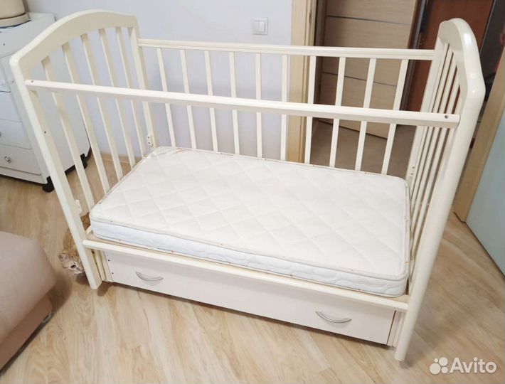 Кроватка с маятником (цвет: слоновая кость)