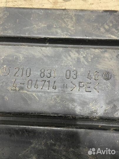 Воздуховод салона задний Mercedes-Benz E-Class