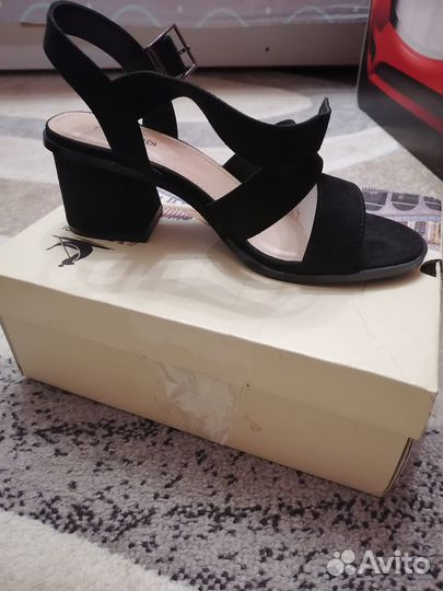 Босоножки женские 39 размер новые