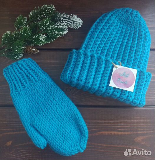 Шапка и варежки набор. Россия