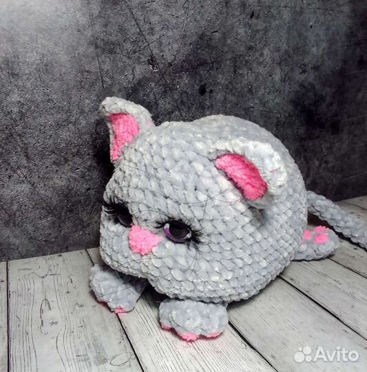 Вязанная игрушка Котик