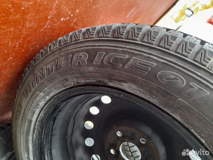 Dunlop SP Winter Ice 01 205/60 R16