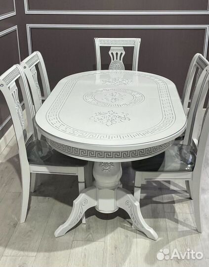 Столы и стулья