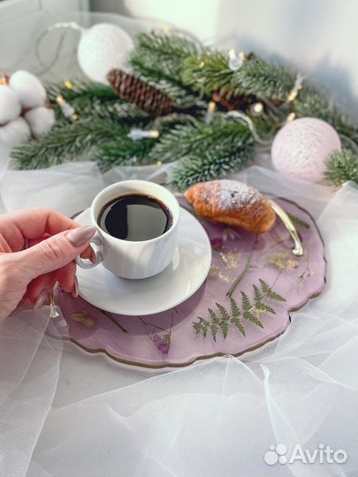 Поднос с цветами из эпоксидной смолы