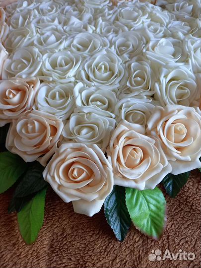 Сердце из искусственных цветов