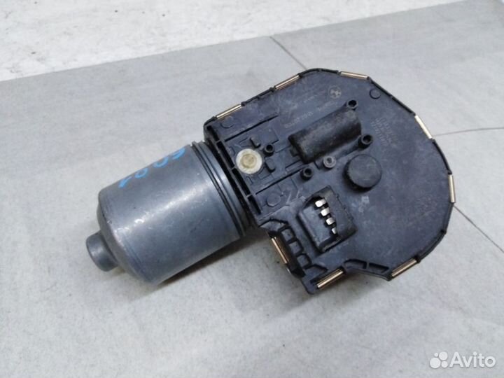 Моторчик стеклоочистителя передний 61617306266