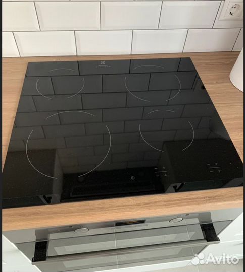 Электрическая варочная панель Electrolux