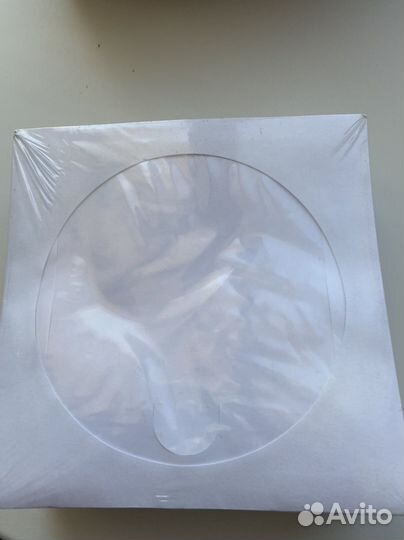 Конверт белый с окном. Клапан с язычком