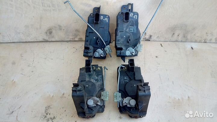 Замок двери на Opel Astra H Zafira B