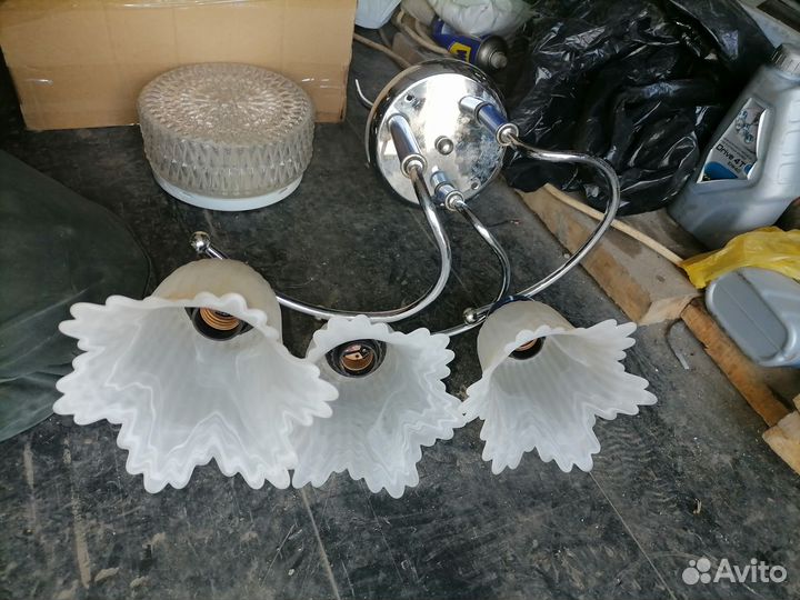 Продам люстры, светильник