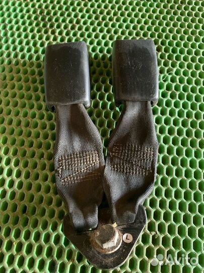 Фиксатор ремня задний левый Nissan Almera N16