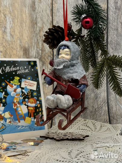 Ватная игрушка «Малыш на санках»