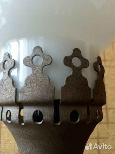 Настольный светильник