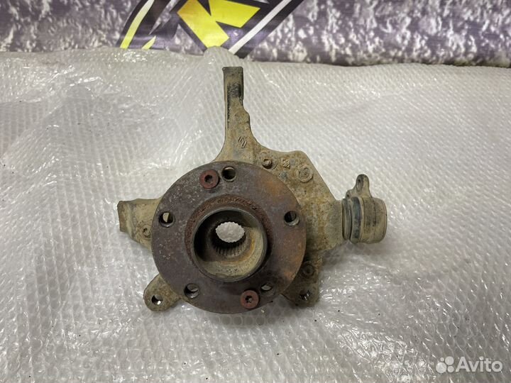 Кулак передний левый Laguna 2 Лагуна 1.8 2001-2008