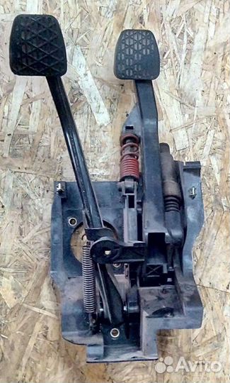 Педаль тормоза и сцепления Mercedes W203