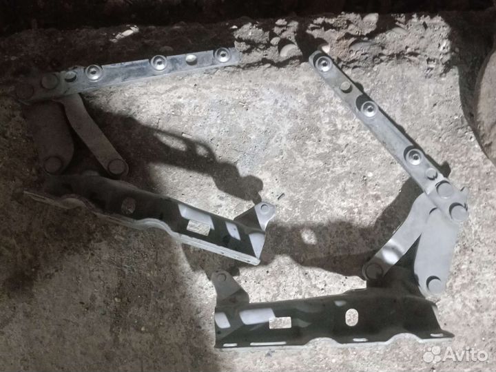 Петли на капот мерседес 203