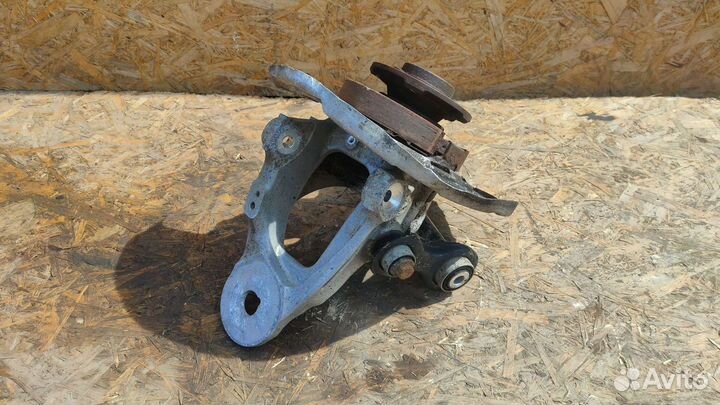 Кулак задний левый BMW E70