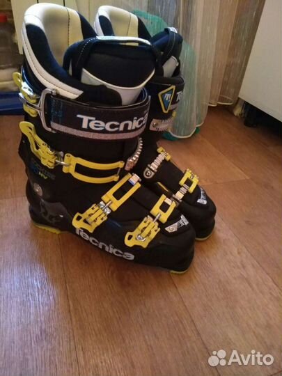 Горнолыжные ботинки Техника 42,5 размер
