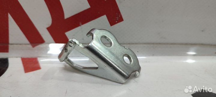 Петля замка крышки багажника Toyota Camry ACV40