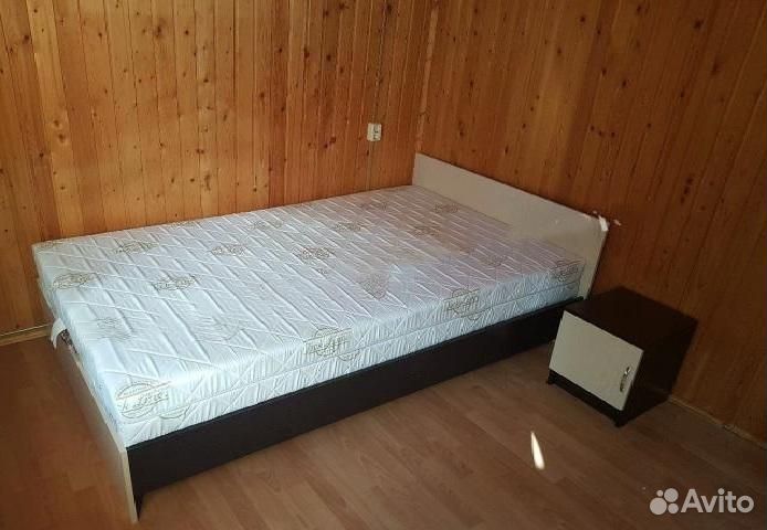 Кровать с матрасом