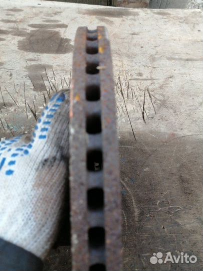 Тормозной диск передний Toyota Ractis SCP100 2SZ