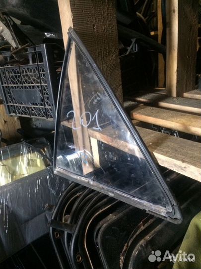 Форточка задняя правая и левая Mercedes w201