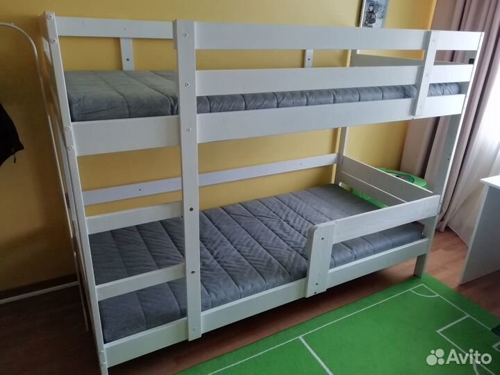 Детская двухъярусная кровать ikea,стол IKEA