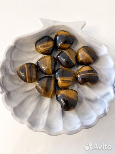 Натуральные камни тигровый глаз фигурки талисманы