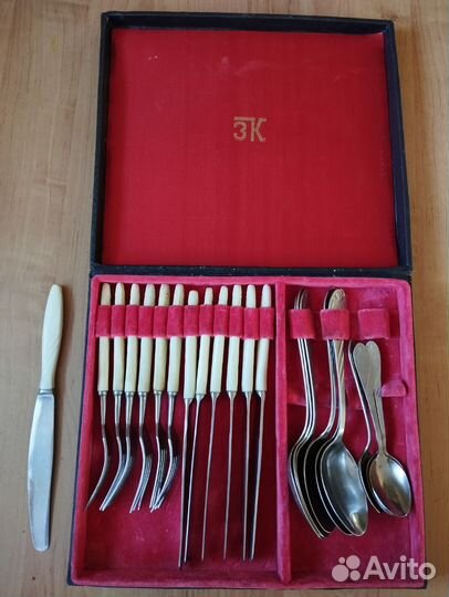 Набор столовых приборов с костяными ручками