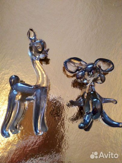 Красивые стеклянные переливающиеся фигурки