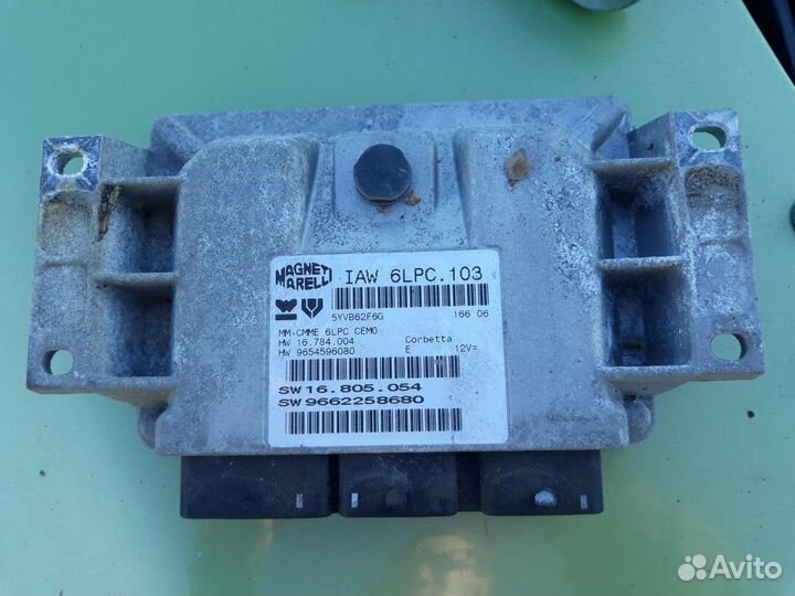 Блок управления двигателем (мозги ) Citroen C-3 20