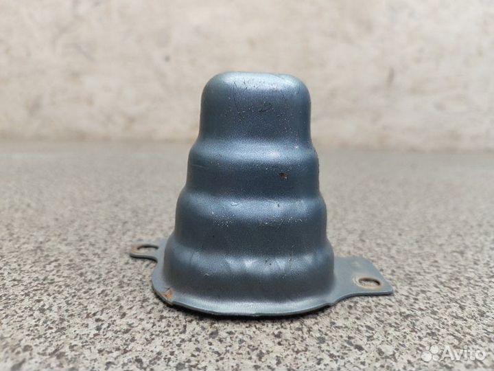 Кронштейн усилителя заднего бампера правый Nissan