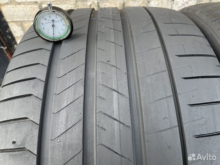 Pirelli P Zero PZ4 305/30 R21