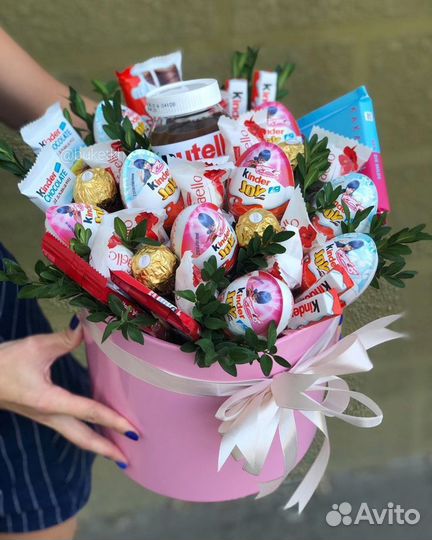 Съедобные букеты, коробки и корзины со сладостями