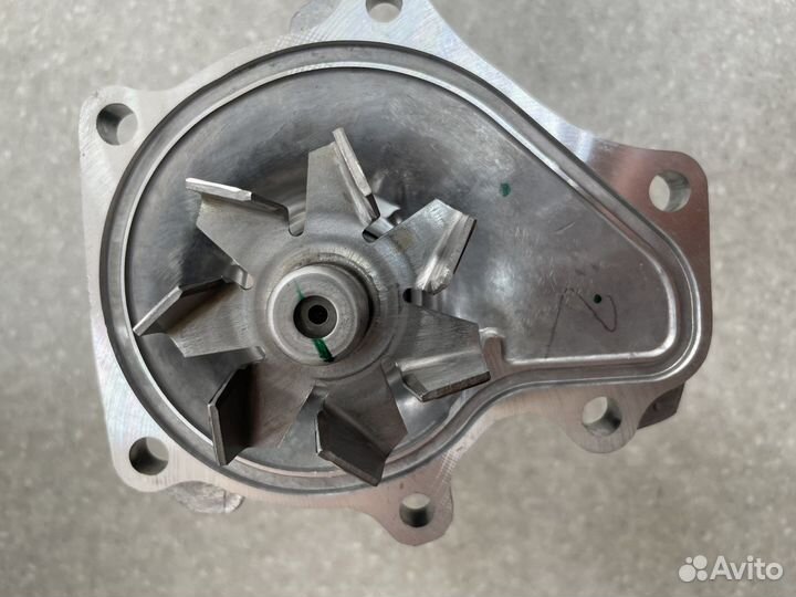 Насос водяной Toyota Camry