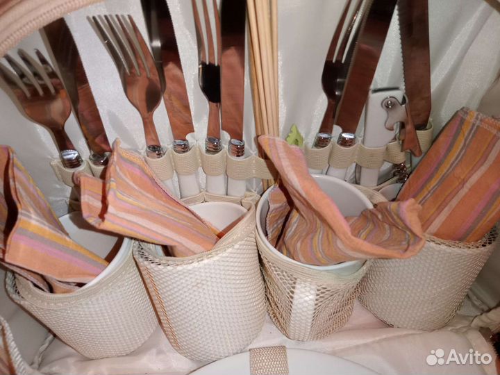 Набор для пикника с сумкой холодильником на 4 чел