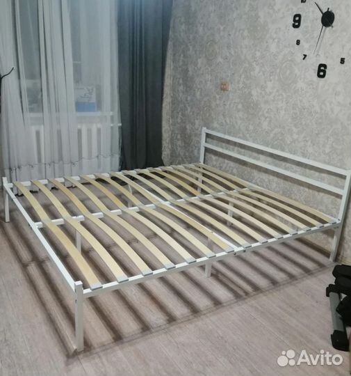 Кровать