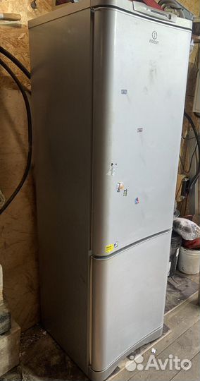 Холодильник Indesit