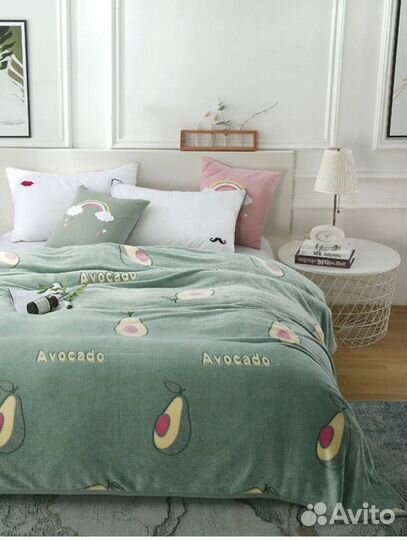 Пледы и покрывало