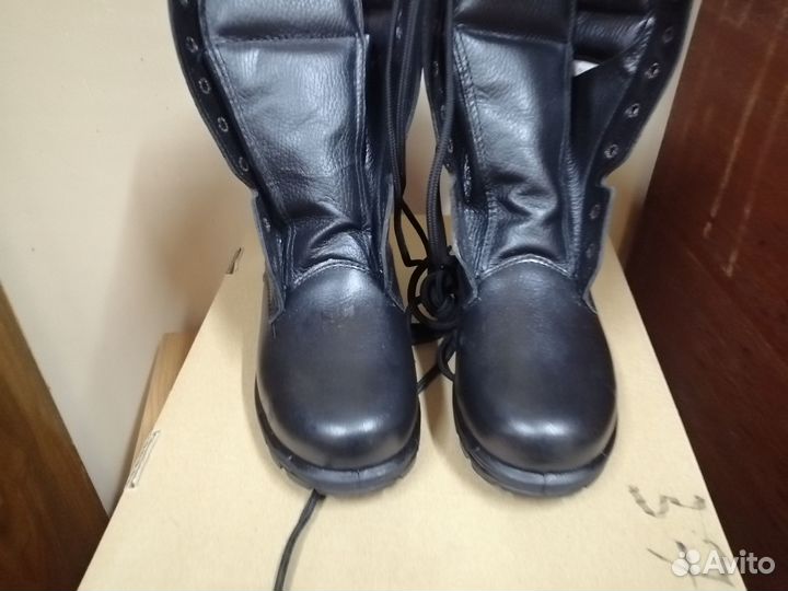 Ботинки с высоким берцем