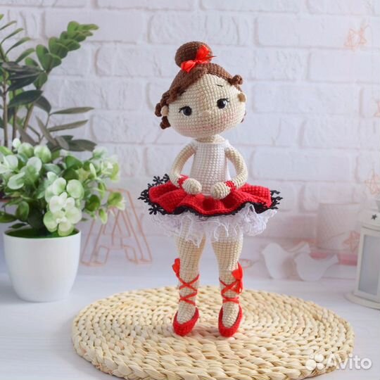 Кукла вязаная балерина
