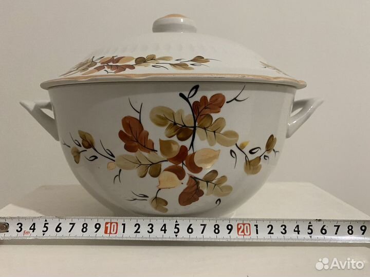 Супница фарфоровая с крышкой. 23см