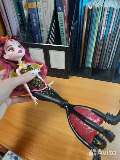 Кукла monster high дракулаура из серии ужасный риф