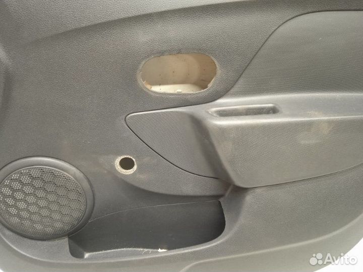 Обшивка двери передняя правая Renault Logan 2 1.6