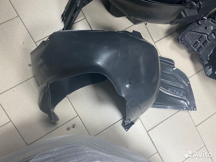 Подкрылок передний левый Skoda Fabia