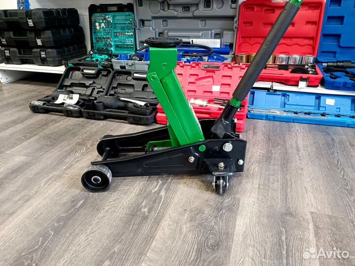 Домкрат подкатной 3т RockForce