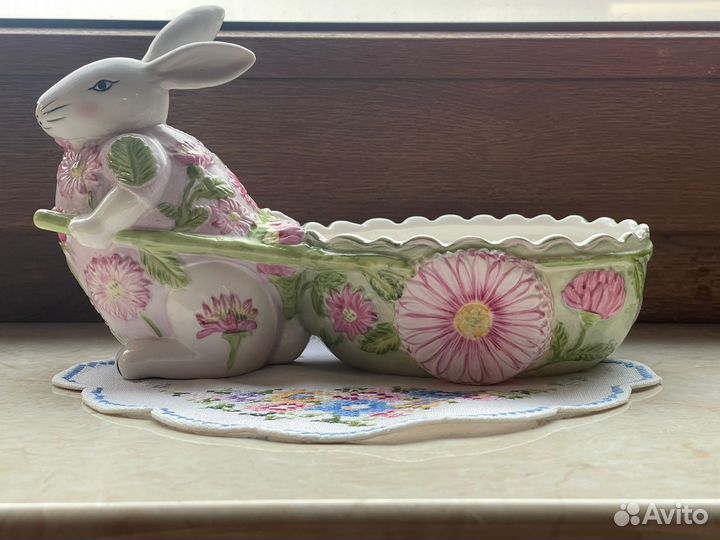 Пасхальный кролик с тележкой. Villeroy boch